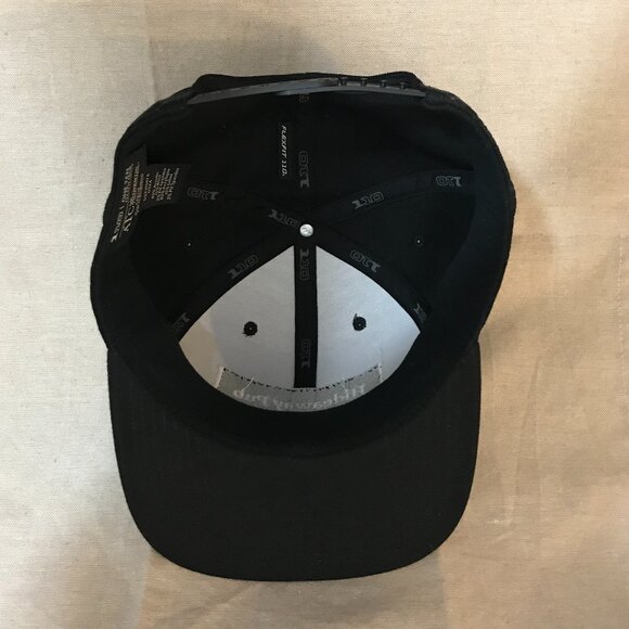 Flexfit ATC Ultimate 110 Tech Hat – Black – Hideaway Pub Logo – NWT - Picture 5 of 7